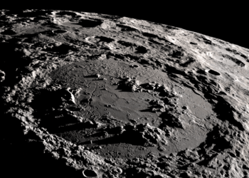 Il cratere di Schrödinger, presente al Polo Sud della faccia nascosta della Luna. Sarà la meta di un lander del programma CLPS. Credits: NASA Scientific Visualization Studio (NASA SVS).