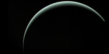 Urano fotografato da Voyager 2