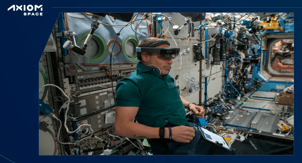 Un test di olotrasporto a bordo della ISS durante la missione Ax-1. Credits: Axiom Space