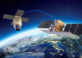 Un render grafico dei due satelliti di Thales Alenia Space per la costellazione IRIDE. A sinistra quello ottico, a destra quello con tecnologia SAR