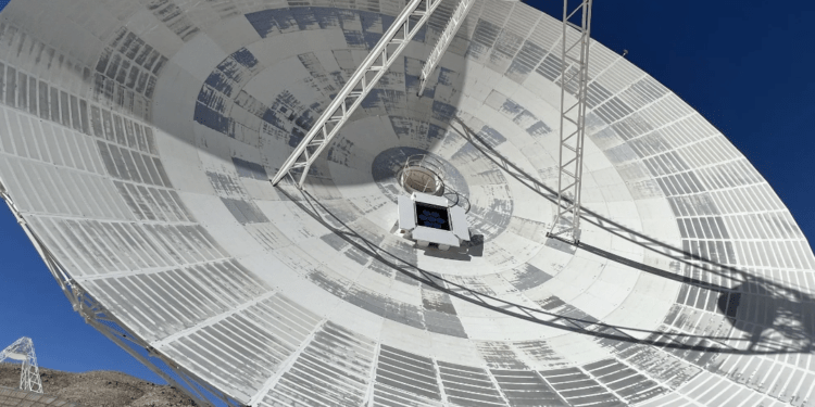 La Deep Space Station 13 presso il complesso Goldstone della NASA in California, parte della Deep Space Network dell'agenzia, un'antenna sperimentale che è stata dotata di un terminale ottico e ha ricevuto contemporaneamente segnali a radiofrequenza e laser dallo spazio profondo. Credits: NASA/JPL-Caltech