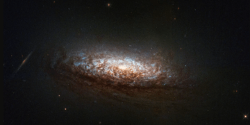 La galassia NGC 1546 fotografata dal telescopio spaziale Hubble nella sua nuova modalità operativa a un solo giroscopio. Credits: NASA, ESA, STScI, David Thilker (JHU)