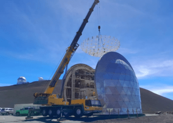 Il Caltech e i suoi appaltatori hanno completato la dismissione del Caltech Submillimeter Observatory, sul monte Mauna Kea alle isole Hawaii. Credits: Sayer Houseal/Caltech