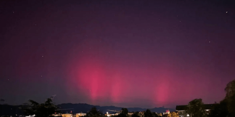 Fenomeno aurorale in Piemonte il 10 ottobre 2024.