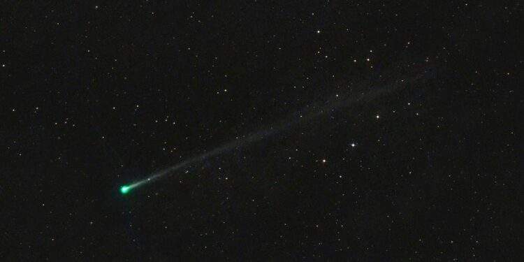 La cometa C/2024 S1 ATLAS il 20 ottobre, fotografata dall'Astrofarm Tivoli, in Namibia. Credits: Michael Jäger, Gerald Rhemann