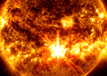 Brillamento solare di classe X9.0, la più potente dell'attuale ciclo solare, verificatasi il 3 ottobre 2024 e ripresa dal Solar Dynamics Observatory in luce UV estrema. Credits: NASA/SDO